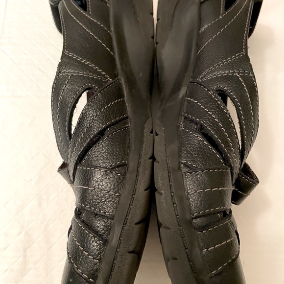 Clarks Slip on Black Leather shoes - Picture 5 of 6